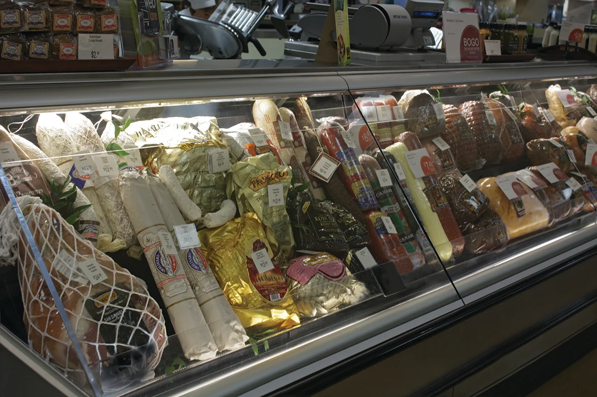 Carlson AirFlo — Merchandising Expertise Tall 3-Step DeliWedge