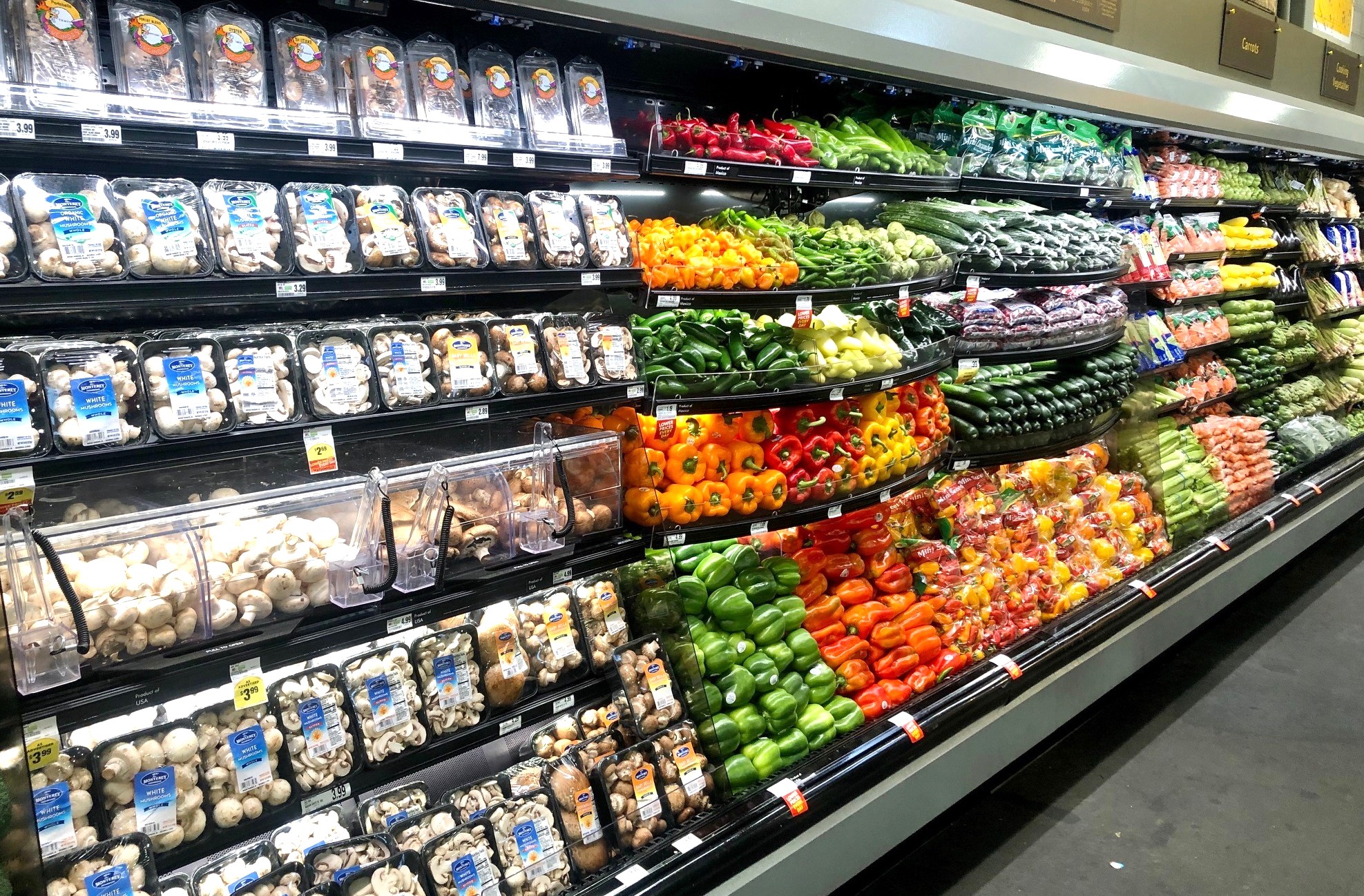 5 ways to use curated displays and color blocking to boost produce sales